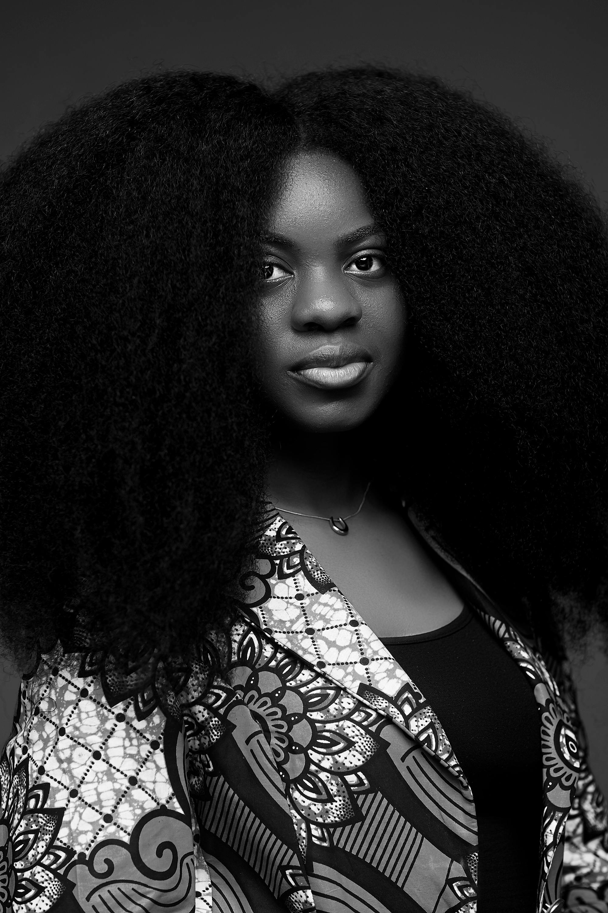 反差作品展示图：把日常拍成电影海报的反差风格