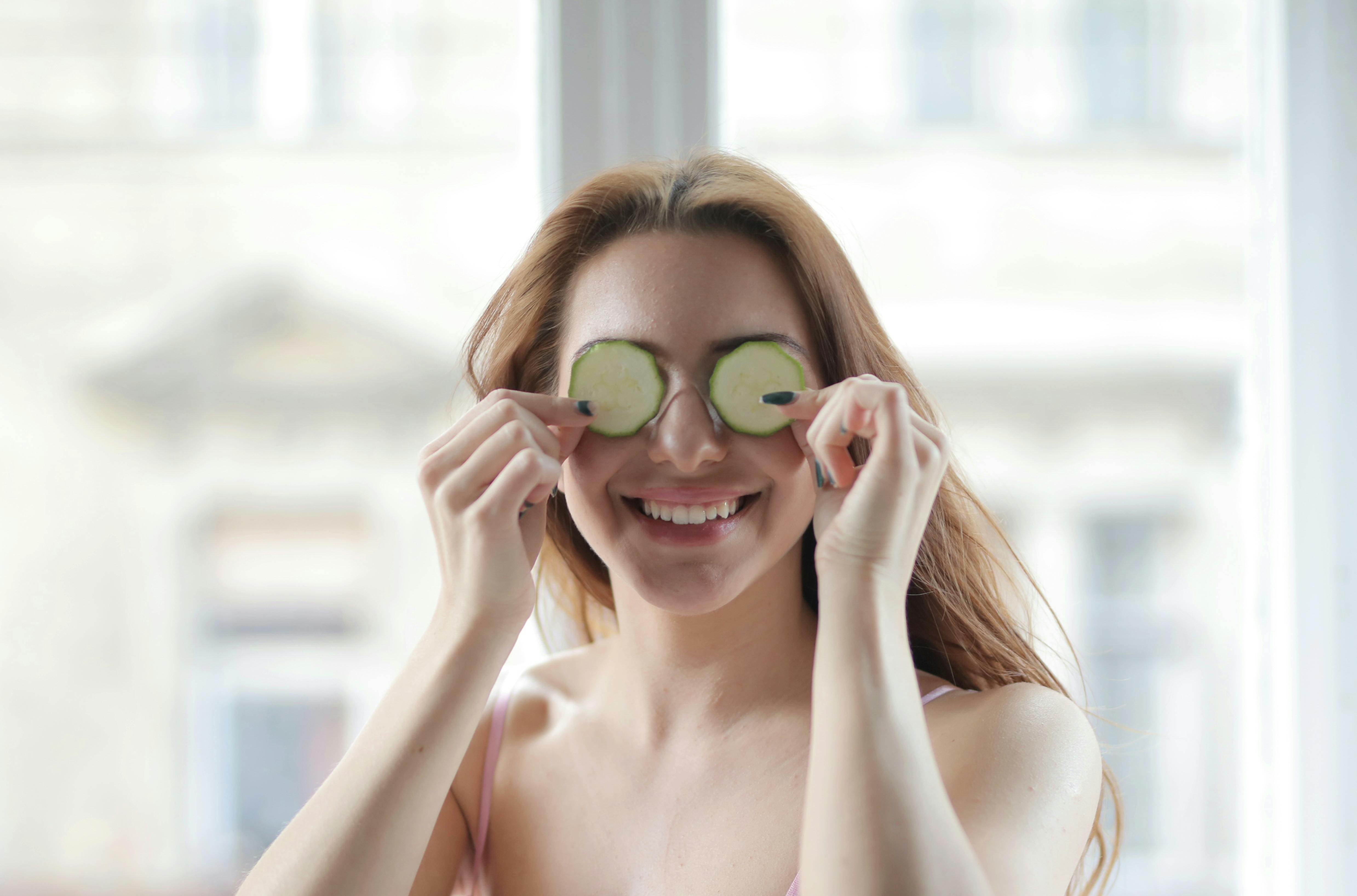 瀑布流作品：克制画面里的反常细节