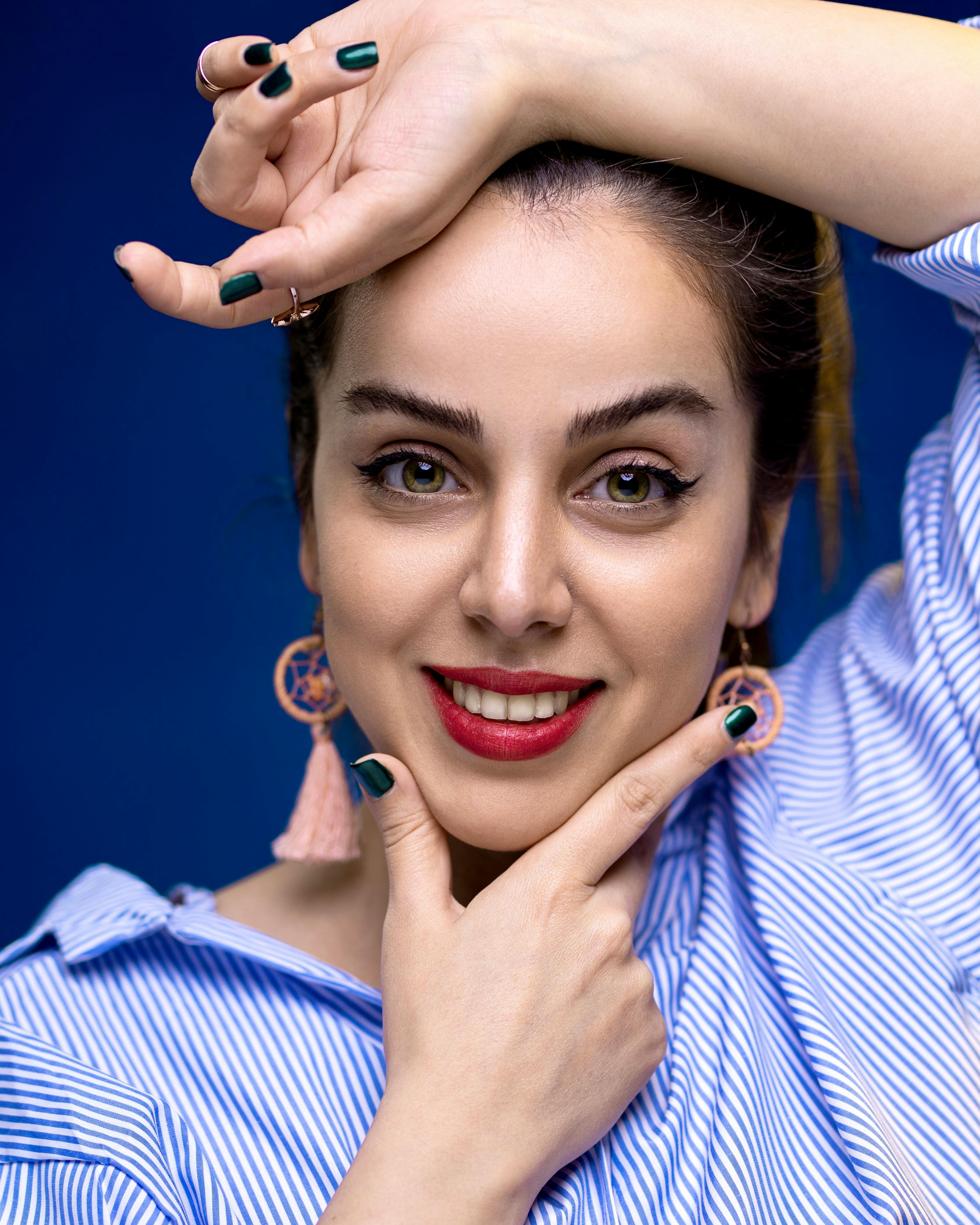 瀑布流作品：日常动作的夸张化反差